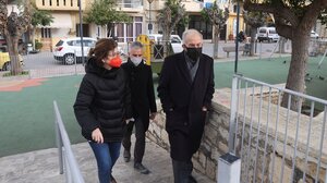 Στις νέες πιστοποιημένες παιδικές χαρές ο Δήμαρχος Ηρακλείου Βασίλης Λαμπρινός 