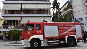 Πυρκαγιά σε υπόγειο πολυκατοικίας- Άνδρας ανασύρθηκε χωρίς τις αισθήσεις του