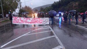 Για 16η μέρα στα μπλόκα οι αγρότες