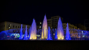 Στα χρώματα της ουκρανικής σημαίας το σιντριβάνι της Ομόνοιας και η Τεχνόπολη