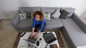 Ο Παγκόσμιος Οργανισμός Υγείας προειδοποιεί για τους κινδύνους από την τηλεργασία