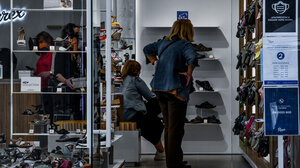 Μισό δισεκατομμύριο ευρώ σε καταθέσεις «έχασαν» οι Έλληνες τον Ιανουάριο