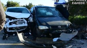 Τροχαίο με εγκλωβισμό και σοβαρό τραυματισμό οδηγού – Αυτοψία μετά τη σφοδρή σύγκρουση