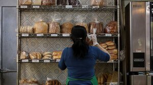 Τουρκία: Τεράστιες ουρές για μπαγιάτικο ψωμί – Πωλείται μισοτιμής ή χαρίζεται