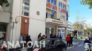 Εκκενώθηκε, μετά απο διαρροή φρέον, το παλιό δημαρχείο Αγίου Νικολάου