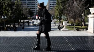 Κορωνοϊός: 77 θάνατοι, 21.412 νέα κρούσματα, 489 διασωληνωμένοι