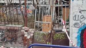 Λάρισα: Νεκρός νεαρός που καταπλακώθηκε από τοίχο!