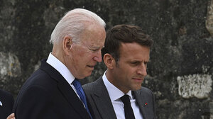 Συνομιλία Μακρόν-Μπάιντεν για τις συναντήσεις με Πούτιν και Ζελένσκι