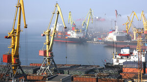 Εγκλωβισμένο πλοίο με Έλληνες ναυτικούς στο λιμάνι της Οδησσού!