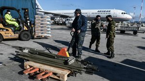 Ουκρανία: Aπογειώθηκαν από την Ελευσίνα τα δύο C-130 με αμυντικό υλικό