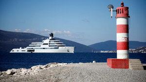 Ρομάν Αμπράμοβιτς: Χαμός με το υπερπολυτελές γιοτ του – Ουκρανοί το εμπόδιζαν να δέσει στην Αλικαρνασσό