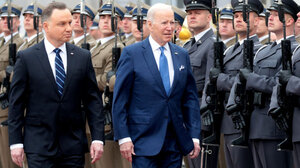 Τζο Μπάιντεν: «Η Ρωσία στραγγαλίζει τη Δημοκρατία»