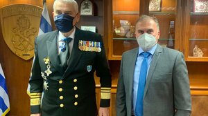 Ο δήμαρχος Ιεράπετρας στην τελετή παράδοσης στην ηγεσία του Λιμενικού Σώματος- Ελληνικής Ακτοφυλακής