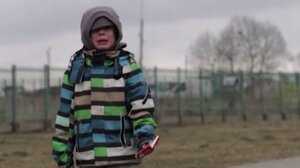 Η φρίκη του πολέμου αποτυπωμένη στο σπαρακτικό κλάμα του μικρού αγοριού