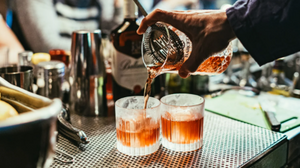 Αυξήθηκαν οι θάνατοι από αλκοόλ κατά τη διάρκεια της πανδημίας – Νέα μελέτη