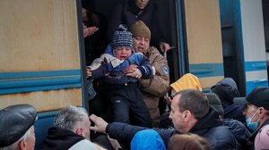 Παιδιά Ουκρανών προσφύγων: Αποχωρίζονται γονείς και φίλους για έναν άδικο πόλεμο