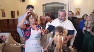 "Γελάσαμε τότε και γελάμε ακόμα": Τι λέει στο Cretalive η νονά με τα καμένα μαλλιά