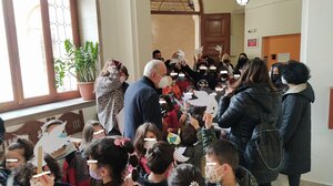 Μηνύματα ειρήνης από μικρούς μαθητές που επισκέφθηκαν το Δήμαρχο Ηρακλείου