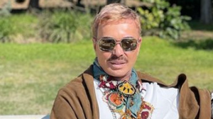 Λάκης Γαβαλάς: Γιόρτασε την 25η Μαρτίου ντυμένος «σύγχρονος» τσολιάς