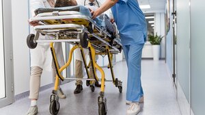 Ζητούν να μην απολυθούν οι επικουρικοί που έχουν τεθεί σε αναστολή