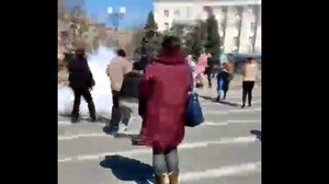 Ρώσοι πυροβόλησαν εν ψυχρώ διαδηλωτές στην Χερσώνα - Σοκάρει το video!