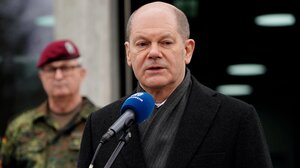 Ουκρανία: Ο Σολτς κάλεσε τον Πούτιν να σταματήσει όλες τις εχθροπραξίες