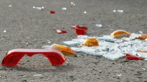 "Έφυγε" το αυτοκίνητο και έπεσε πάνω σε σταθμευμένα