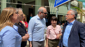  Στα παραδοσιακά παζάρια της Μ. Παρασκευής αντιπροσωπεία του Επιμελητηρίου Χανίων