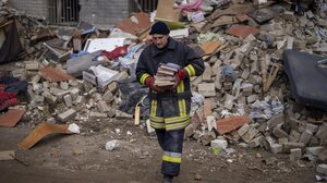 Ρωσική πυραυλική επίθεση έπληξε τον διάδρομο του αεροδρομίου της Οδησσού