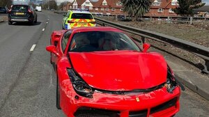 Τράκαρε την καινούργια Ferrari του αμέσως μόλις την αγόρασε!