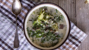 Μαγειρίτσα με κοτόπουλο - Εναλλακτική συνταγή για το παραδοσιακό φαγητό