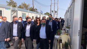 Δίπλα στους σεισμόπληκτους, στο Αρκαλοχώρι, ο Νίκος Ανδρουλάκης 