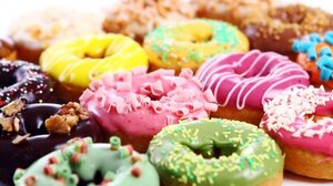 Για 78.000 δολάρια το χρόνο δοκιμάζεις σοκολάτες και ζαχαρωτά από τον καναπέ σου!