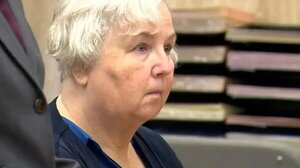 Η συγγραφέας του «How to Murder Your Husband» κατηγορείται πως σκότωσε τον άντρα της