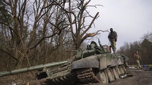 Ουκρανία: Στο στόχαστρο των Ρώσων το Ντονμπάς - Το Κίεβο καταγγέλλει νέες θηριωδίες