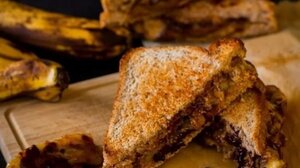 Κυριακάτικο πρωινό - Γλυκά «τοστάκια» με μπανάνα και σοκολάτα