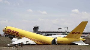 Αεροσκάφος cargo κόπηκε στα δύο κατά τη διάρκεια κατεπείγουσας προσγείωσης