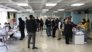 Ουρές... Δεκεμβρίου στο ΠΑΣΟΚ!