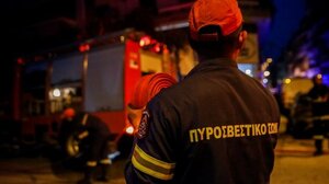 Πυρκαγιά σε προαύλιο χώρο εργοστασίου στον Πειραιά