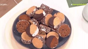 O Χρήστος Βέργαδος μάς ετοιμάζει παγωτό sandwich!