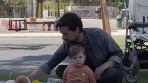 Ο Αστέρης γνώρισε τον γιο του και το Twitter τρελάθηκε