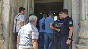 "Εκτός από τον «πατριό» μου, με βίασαν άλλοι δύο άντρες" 