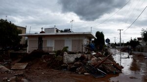 Μάνδρα: Αθώα η Δούρου και άλλοι 12 κατηγορούμενοι για τη φονική πλημμύρα