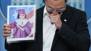 ΗΠΑ: «Δειλοί οι αστυνομικοί», λέει δάσκαλος από την Ουβάλντε