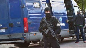 Κατηγορούμενος εμφάνισε όπλο στους δικαστές