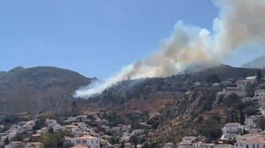 Μεγάλη φωτιά στην Ύδρα – Στο σημείο 2 ελικόπτερα και 2 αεροσκάφη