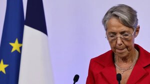 Υπέβαλε παραίτηση, δεν την έκανε δεκτή ο Μακρόν 