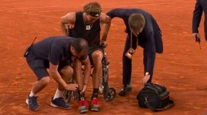 Χτύπησε στον αστράγαλο ο Ζβέρεφ και αποχώρησε σφαδάζοντας από τον ημιτελικό με τον Ναδάλ!