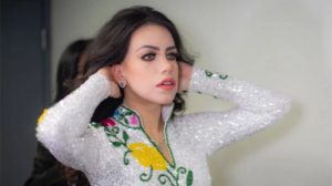 Τραγουδίστρια 21 ετών δολοφονήθηκε μέσα σε εστιατόριο από τον 79χρονο σύζυγό της, τον οποίο ήθελε να χωρίσει