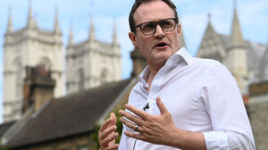 Βρετανία: Εκτός κούρσας διαδοχής ο Τομ Τούγκεντχατ – Οι 4 υποψήφιοι